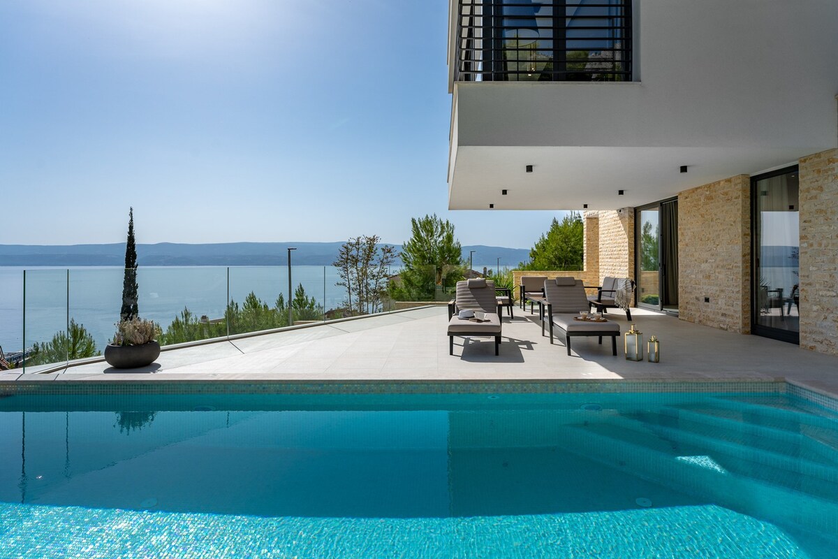 Deluxe Villa Nitia with 4 bedrooms 550m from sandy