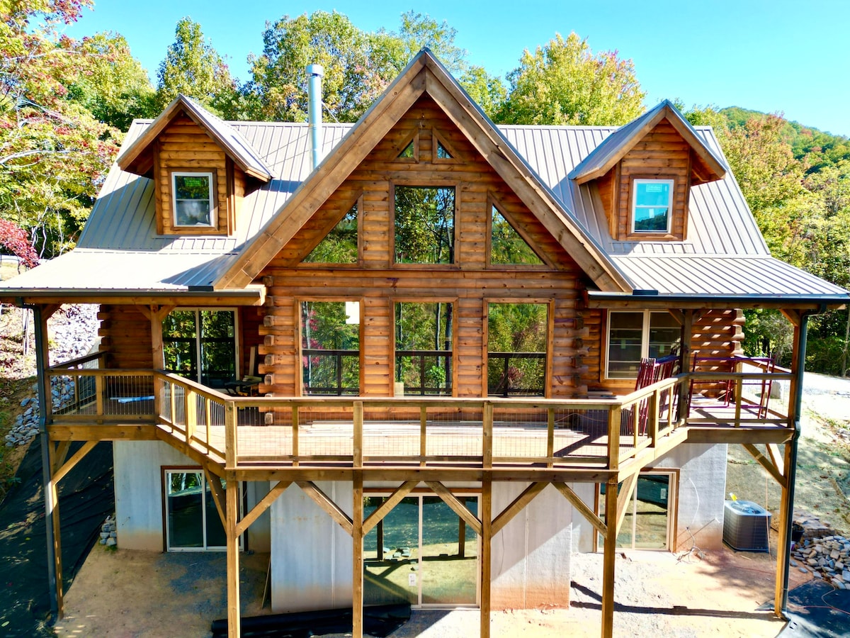 Sunset Mt View Luxury 5BR NEW Log Cabin, Hot Tub