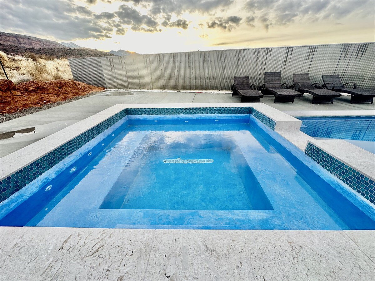 New Exclusive Retreats Desert Vista Heated Pool