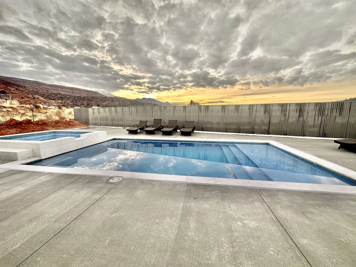 New Exclusive Retreats Desert Vista Heated Pool
