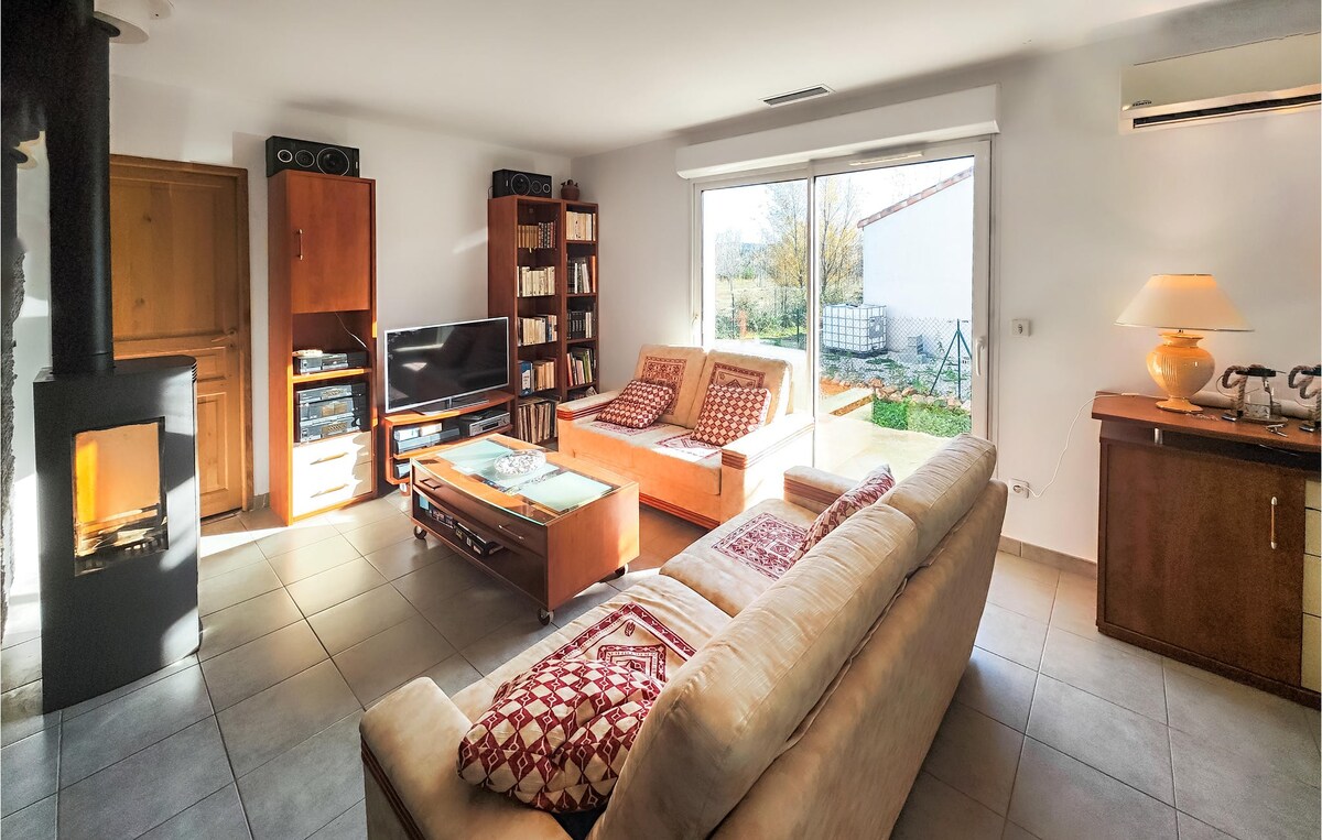 Lovely home in Cessenon-sur-Orb with Wi-Fi