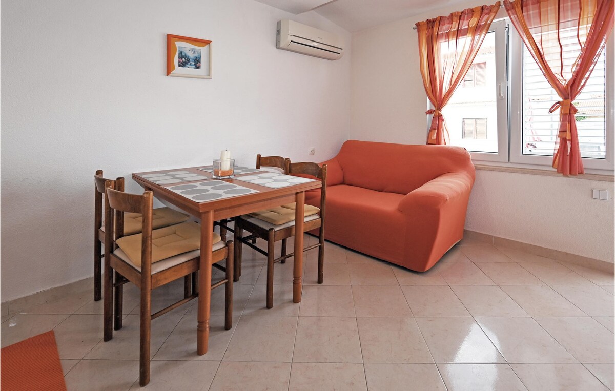 Awesome apartment in Slatine with Wi-Fi