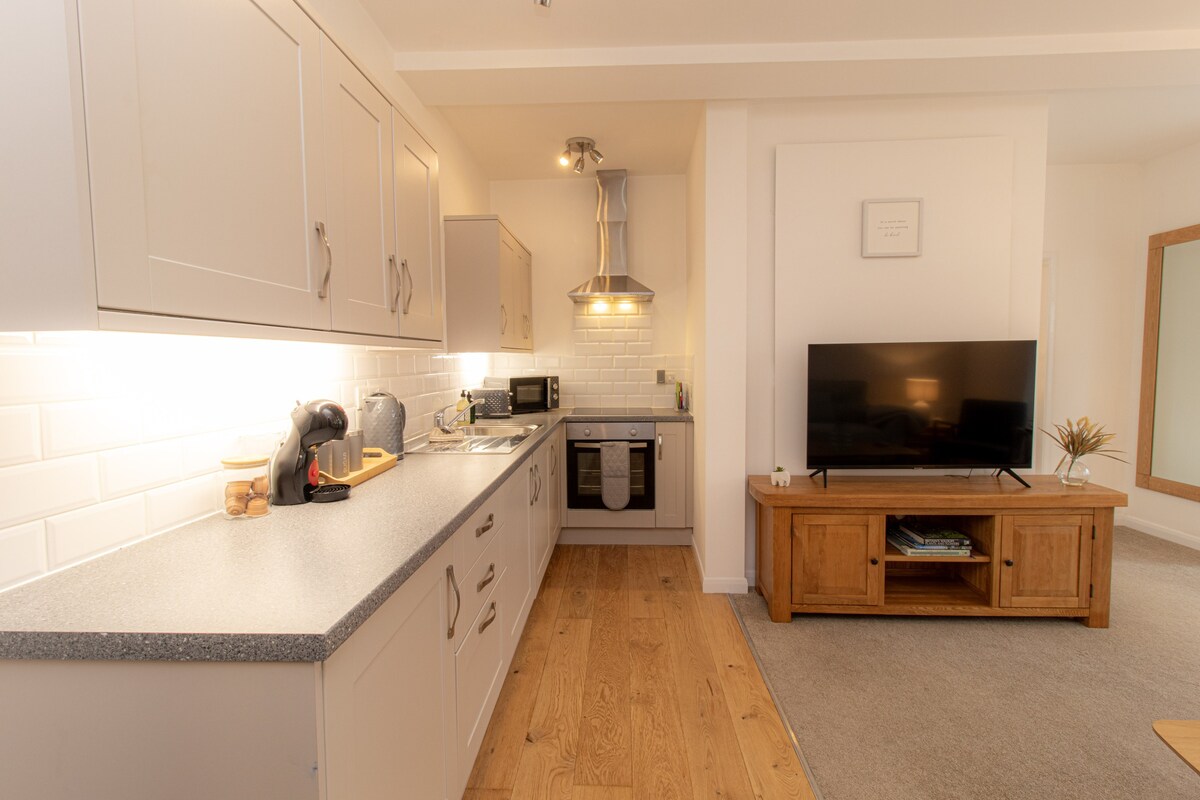 Haughmond - Delightful Serviced Apartment