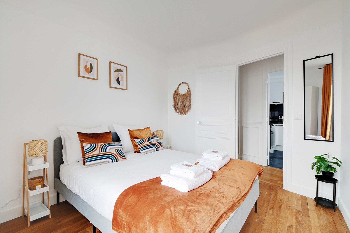 Cozy 2-Bedroom Apartment in the Heart of Suresnes