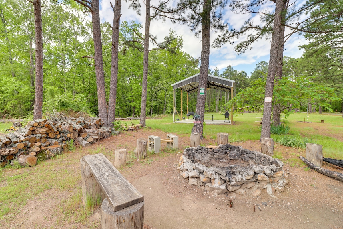 Higden Studio Cottage < 1 Mi to Greers Ferry Lake