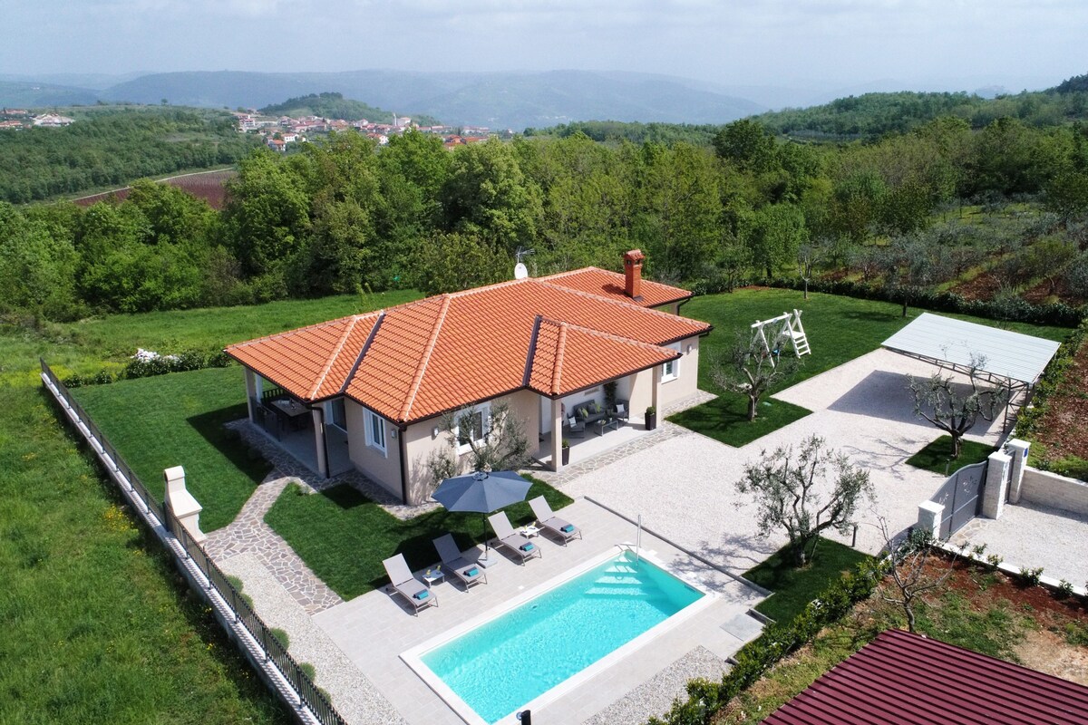 Villa Olea with a private pool near Porec