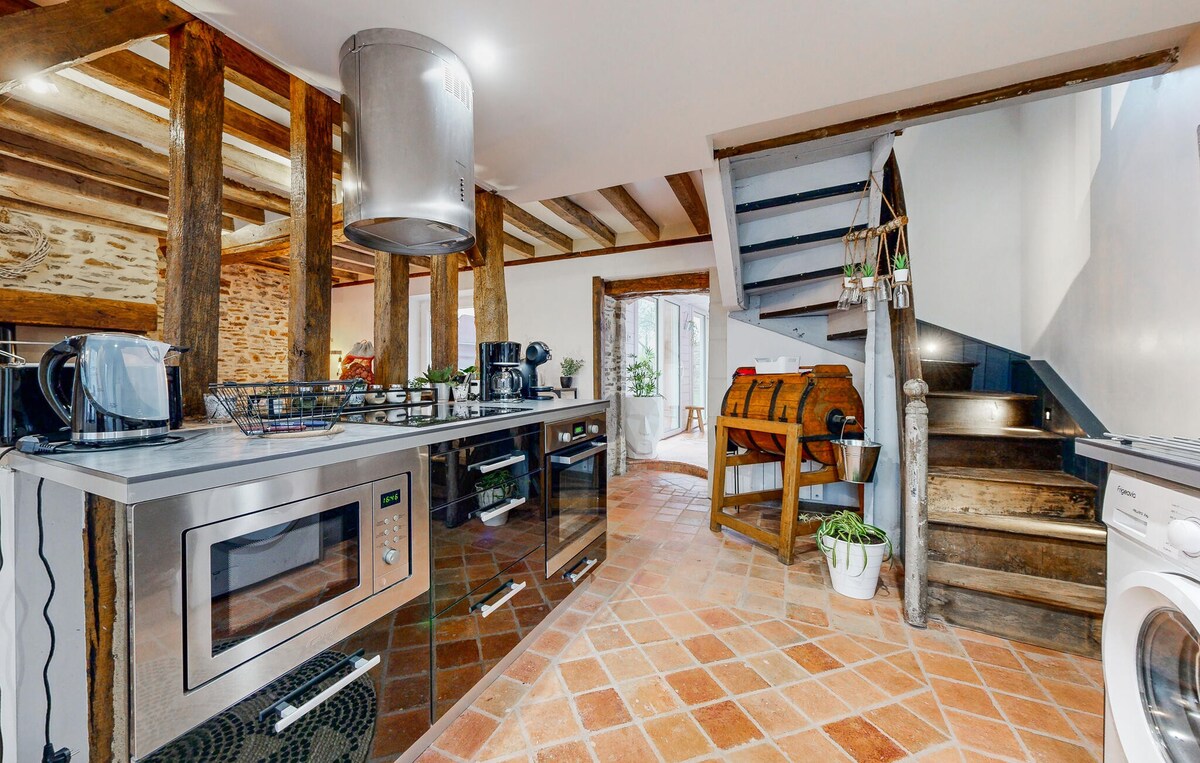 Lovely home in Neuilly le Vendin with Wi-Fi