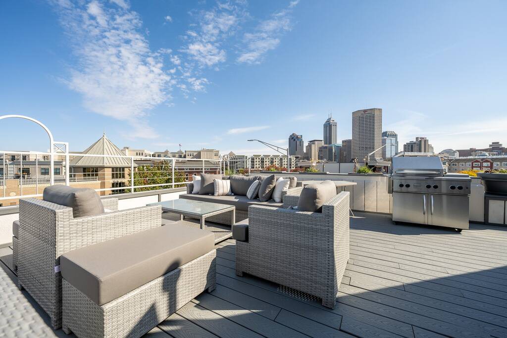 Luxury Penthouse with Steam Room, Elevator