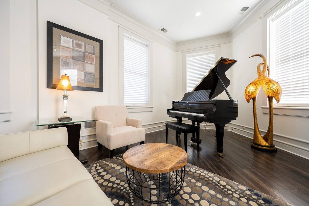 Luxury Penthouse with Steam Room, Elevator