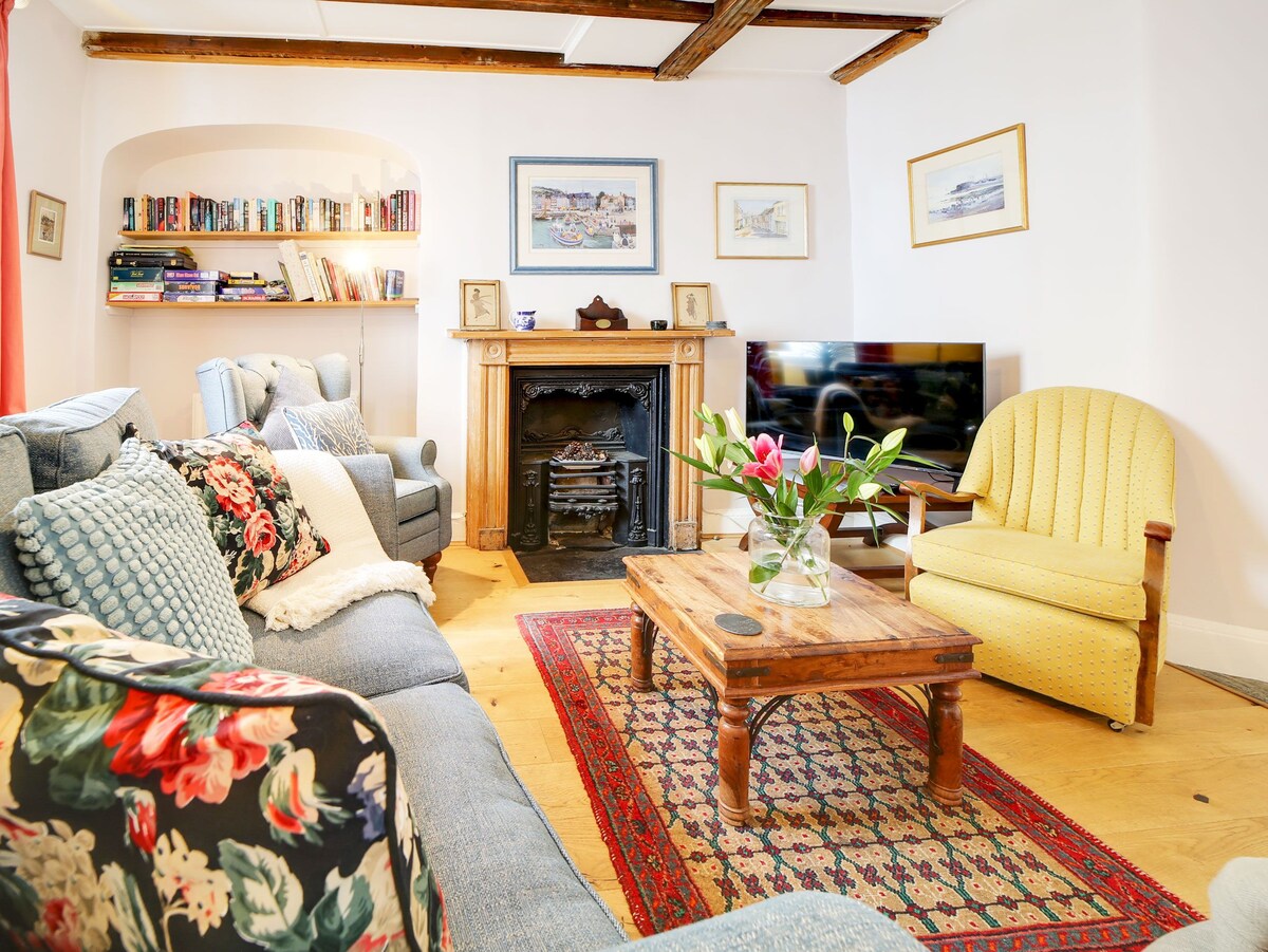 Hardys Cottage, Padstow - Sleeps 6+dogs+parking