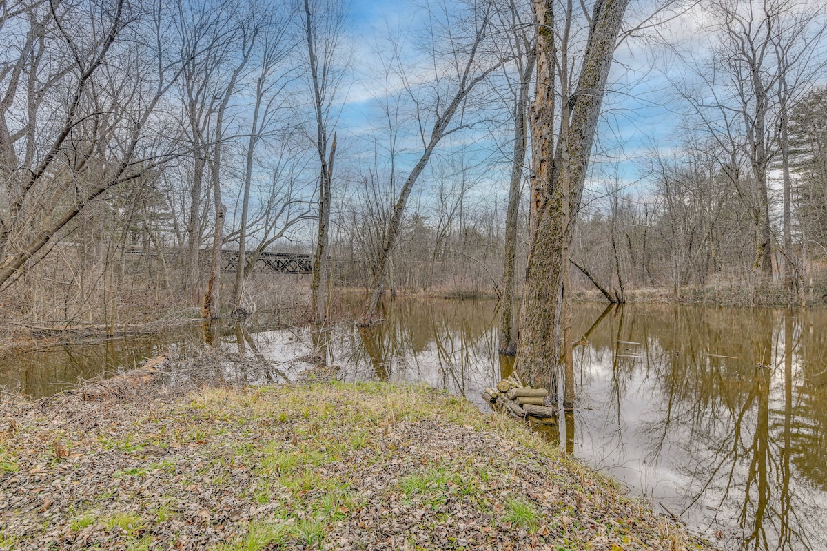 Charming + Cozy Cabin Near Lake Champlain!