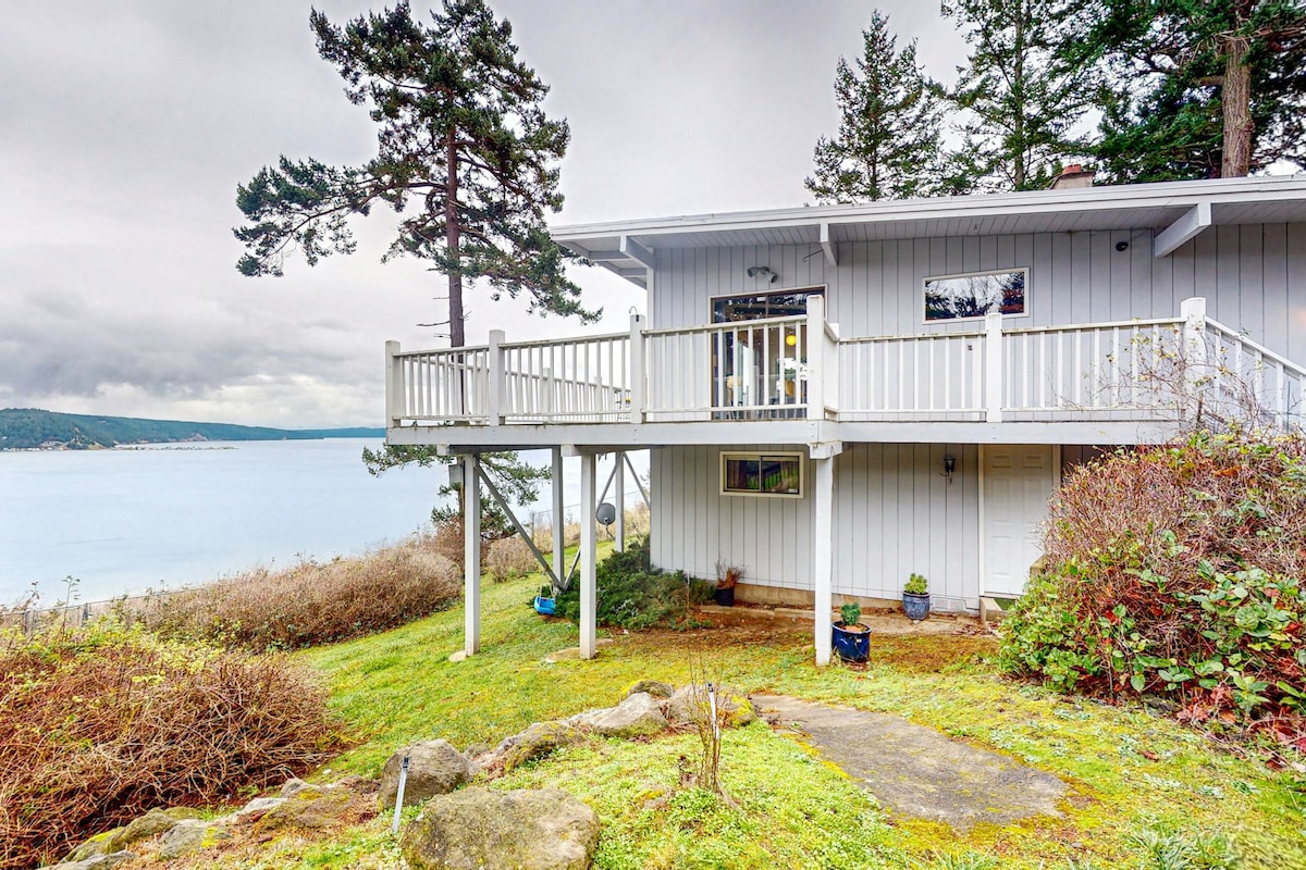 Eagle's Oceanview - 3BR oceanfront home with deck