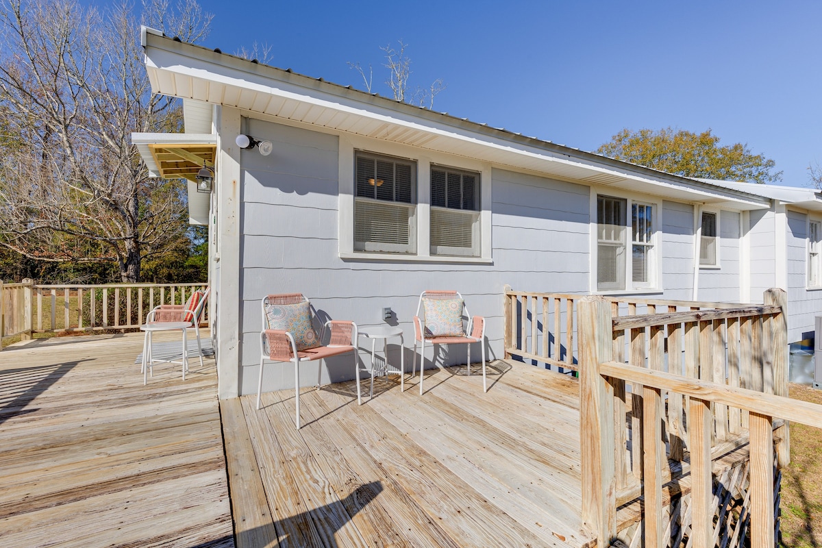 Remote Grove Hill Cottage with Deck!