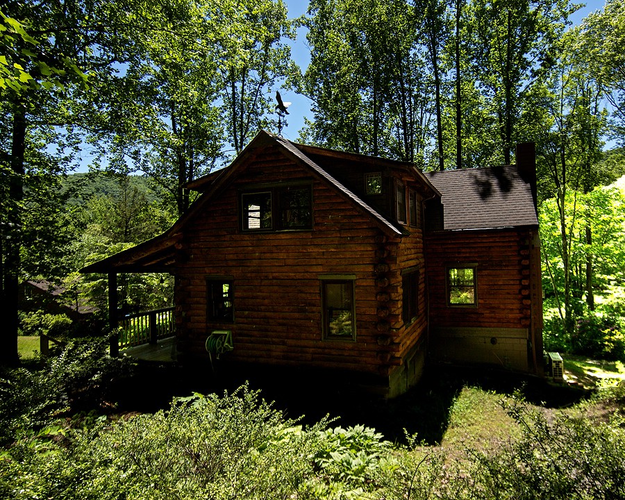 The Log House Cabin- sleeps 4