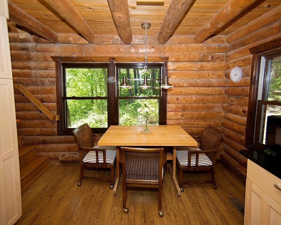 The Log House Cabin- sleeps 4
