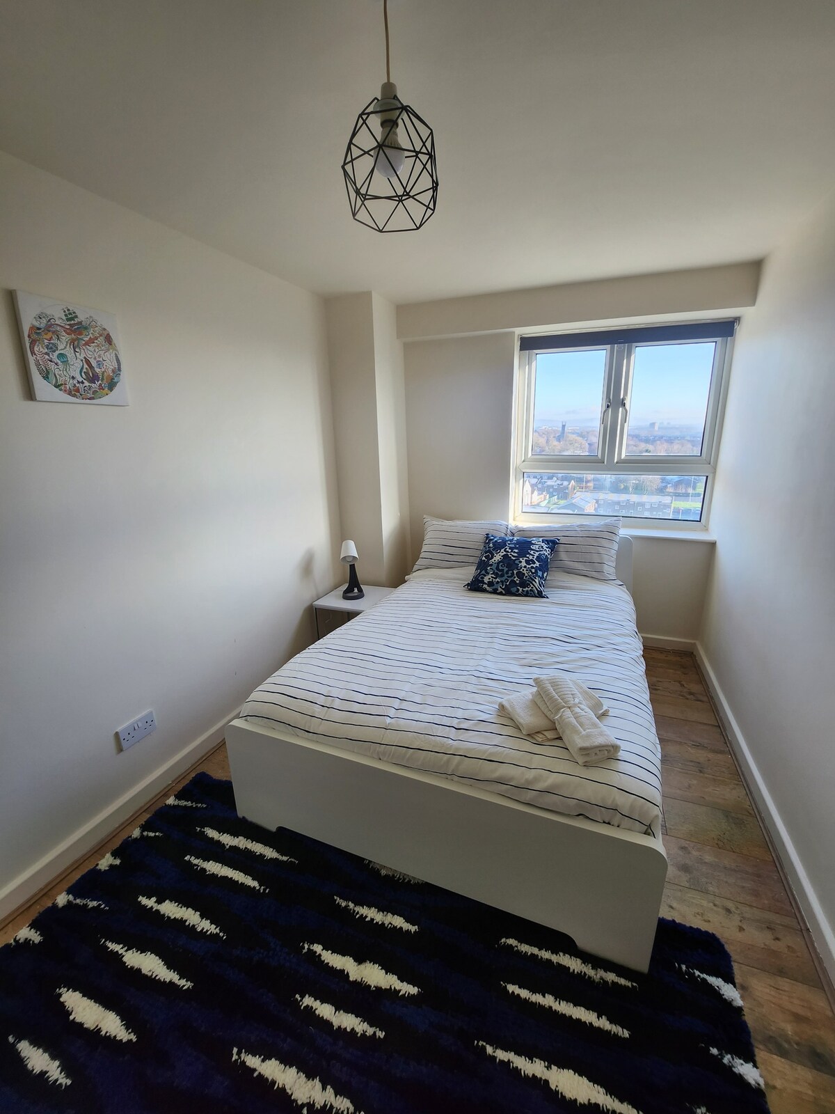Family Friendly City View Apartment, Salford