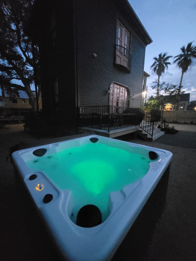 King, Hot tub, Historic Home AS SEEN on Homes Tour