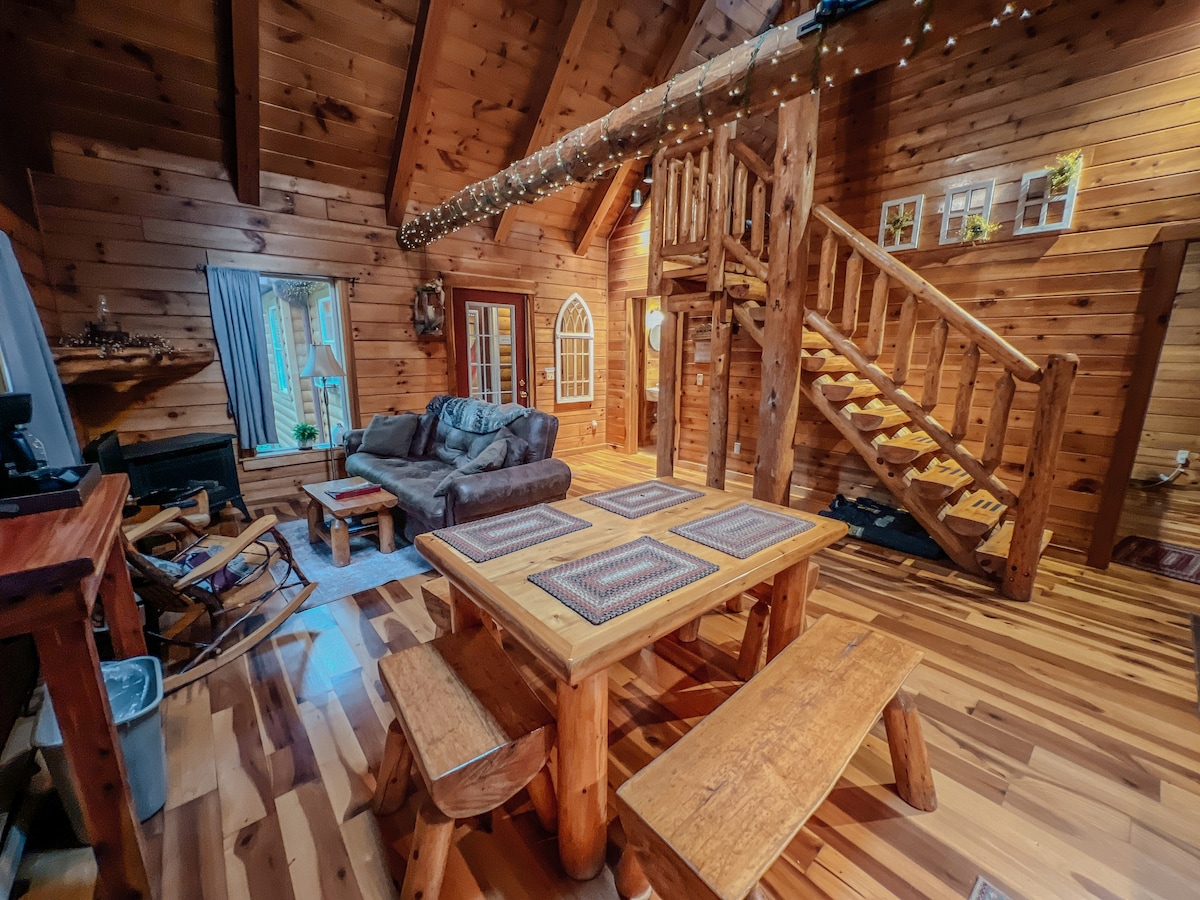 Lovers Loft Cabin in Hocking Hills
