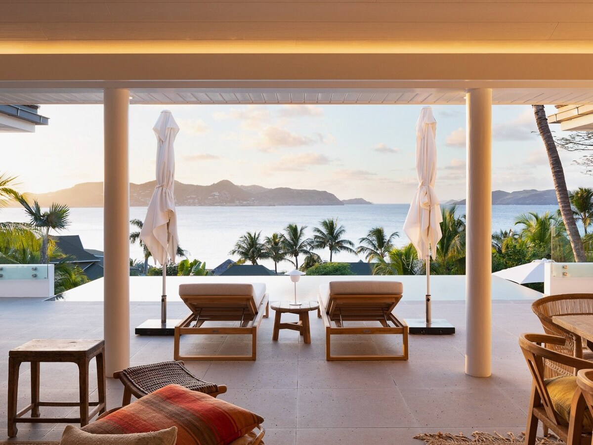 Spacious 4 BDRM Villa w Ocean Views