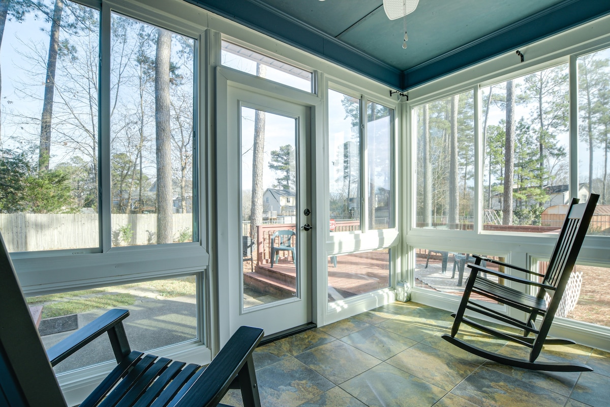 Lovely Fayetteville Home: Deck & Fireplace!