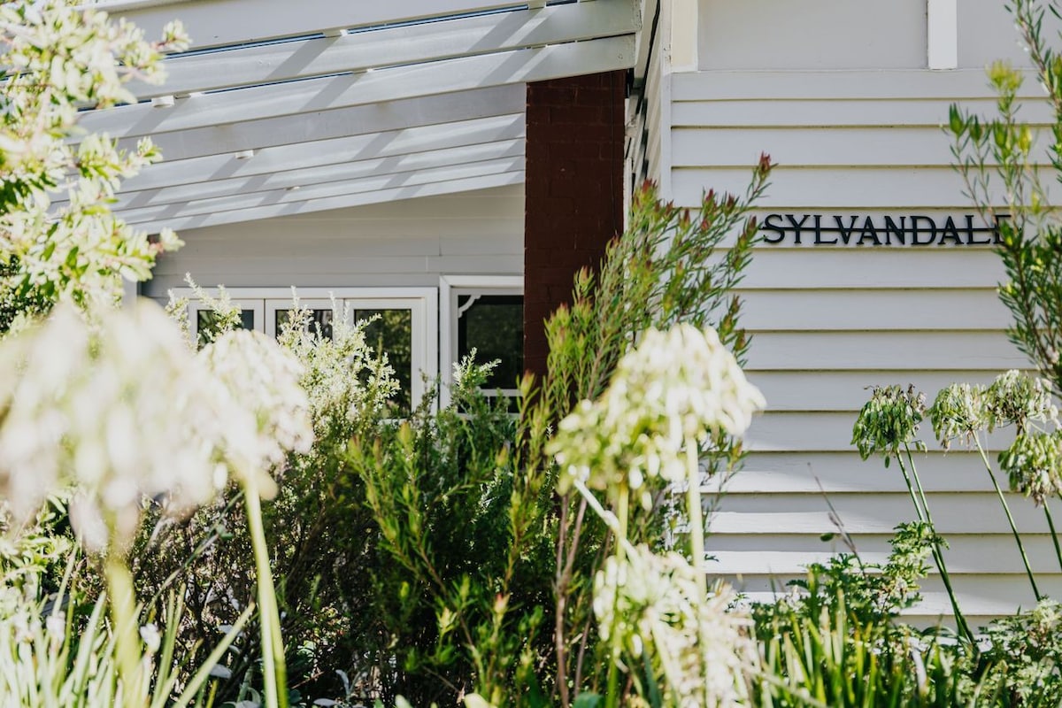 Sylvandale ~  Pet Friendly with Beautiful Gardens