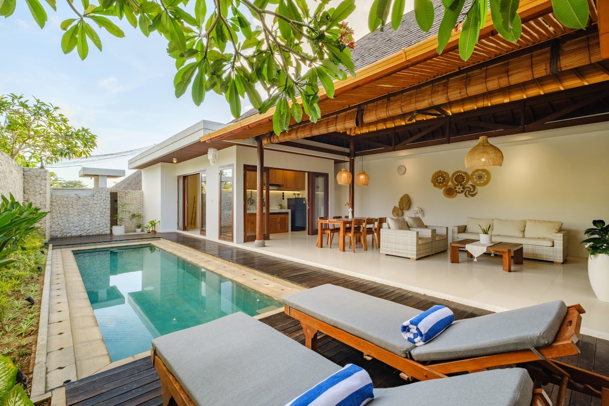 15 mins to Uluwatu Beach - Netflix/Pool & Wi-fi