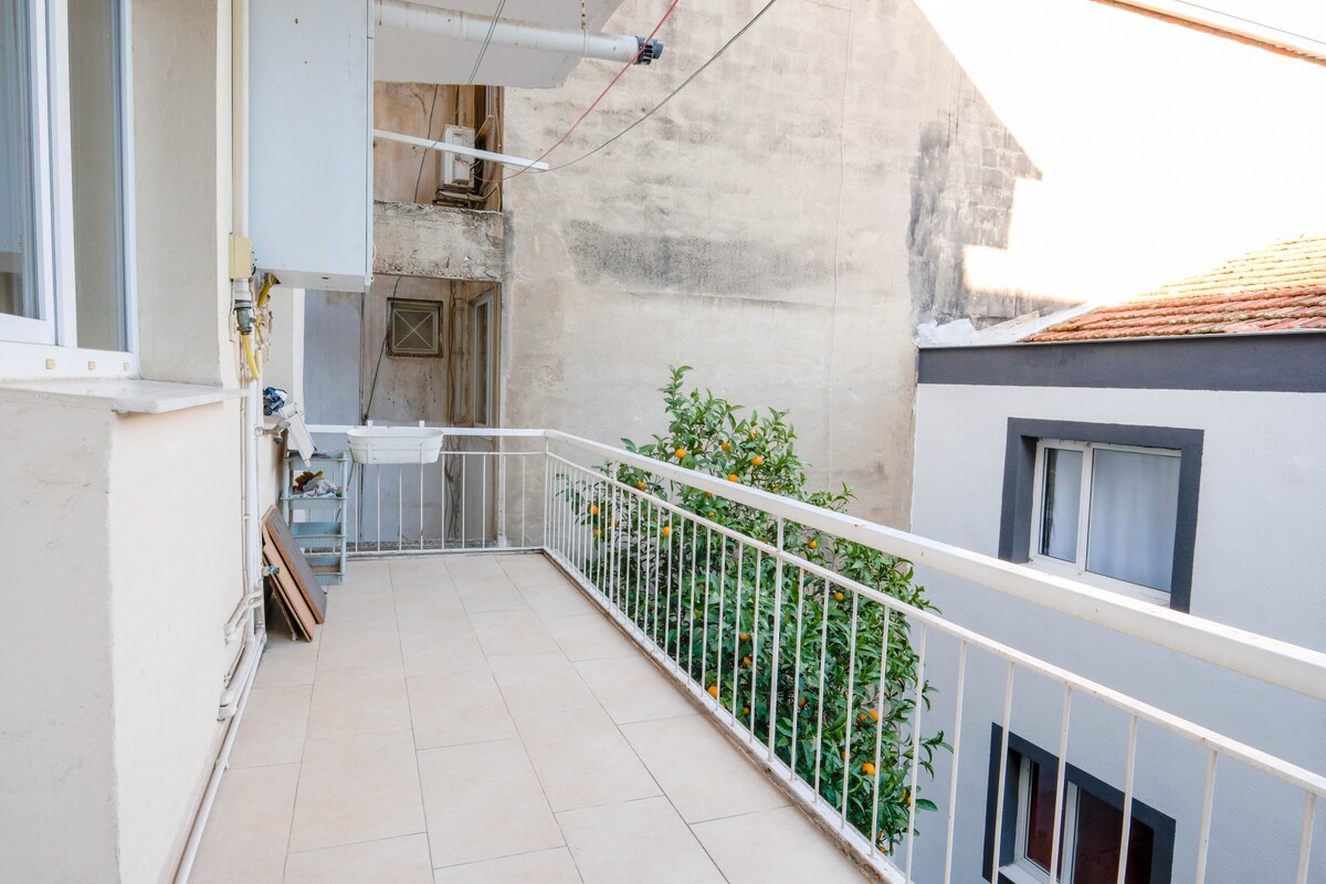 Flat w Balcony 5 min to Metro and Coast in Izmir