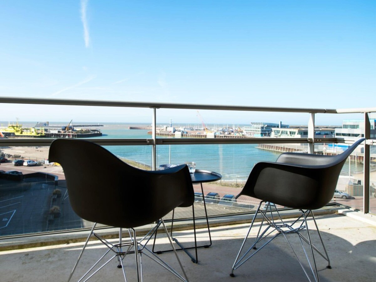 Sea-view apartment with balcony