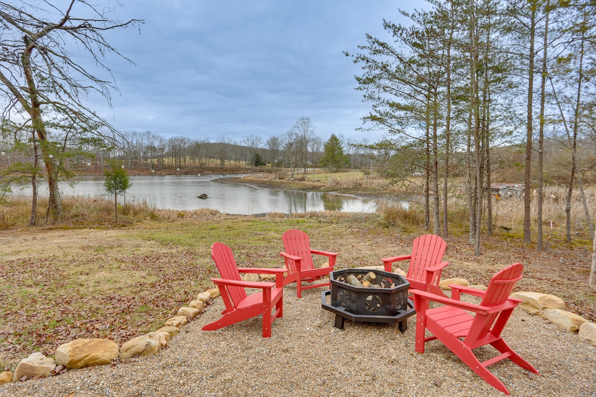 Lakefront Retreat at Waters Edge w/ Fire Pit!