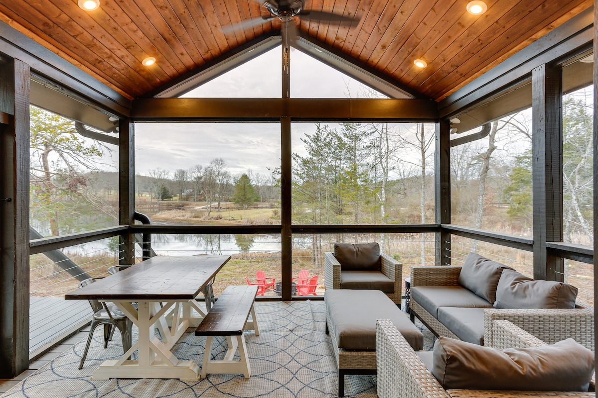 Lakefront Retreat at Waters Edge w/ Fire Pit!