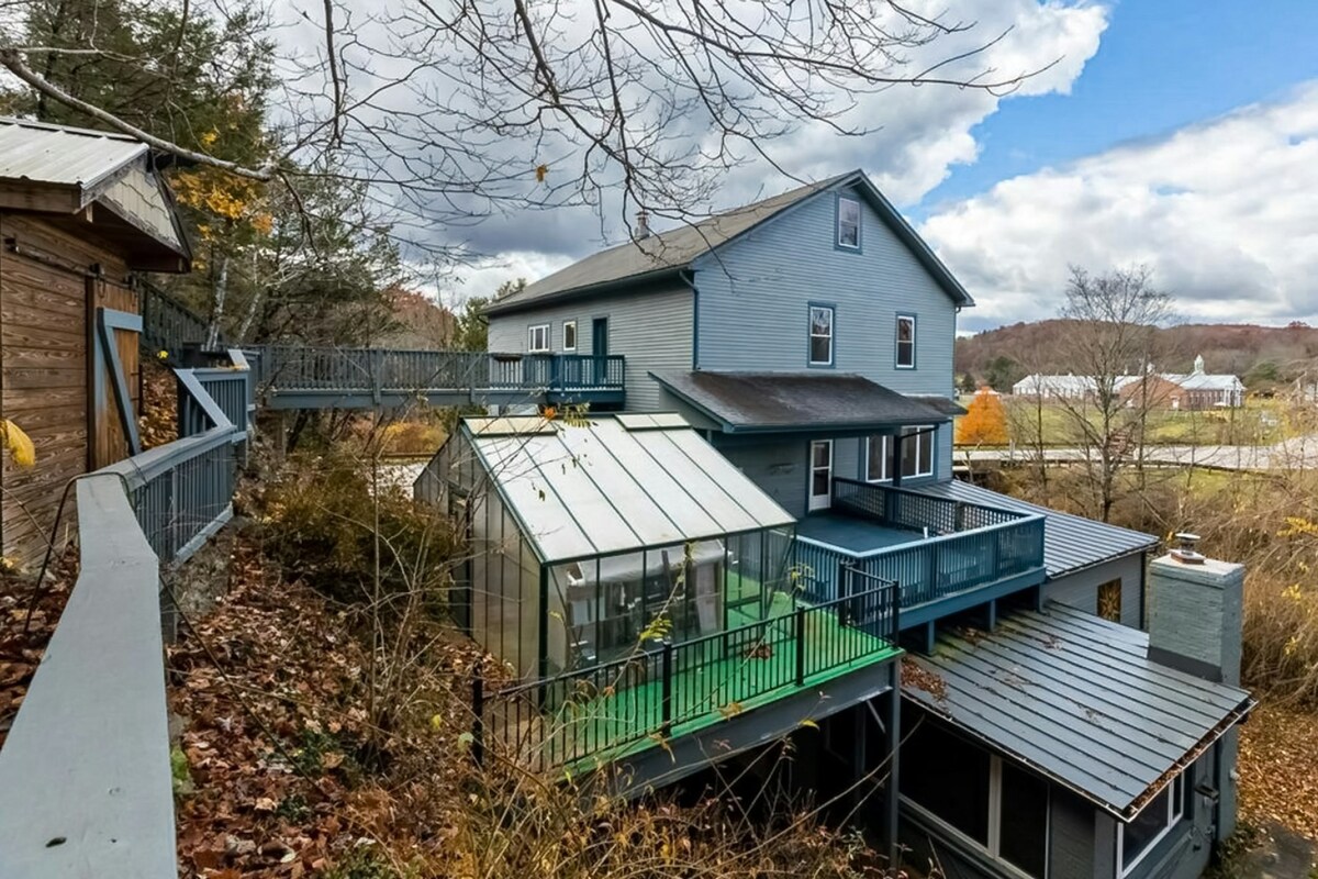 Dog-friendly, riverfront 10BR with games galore