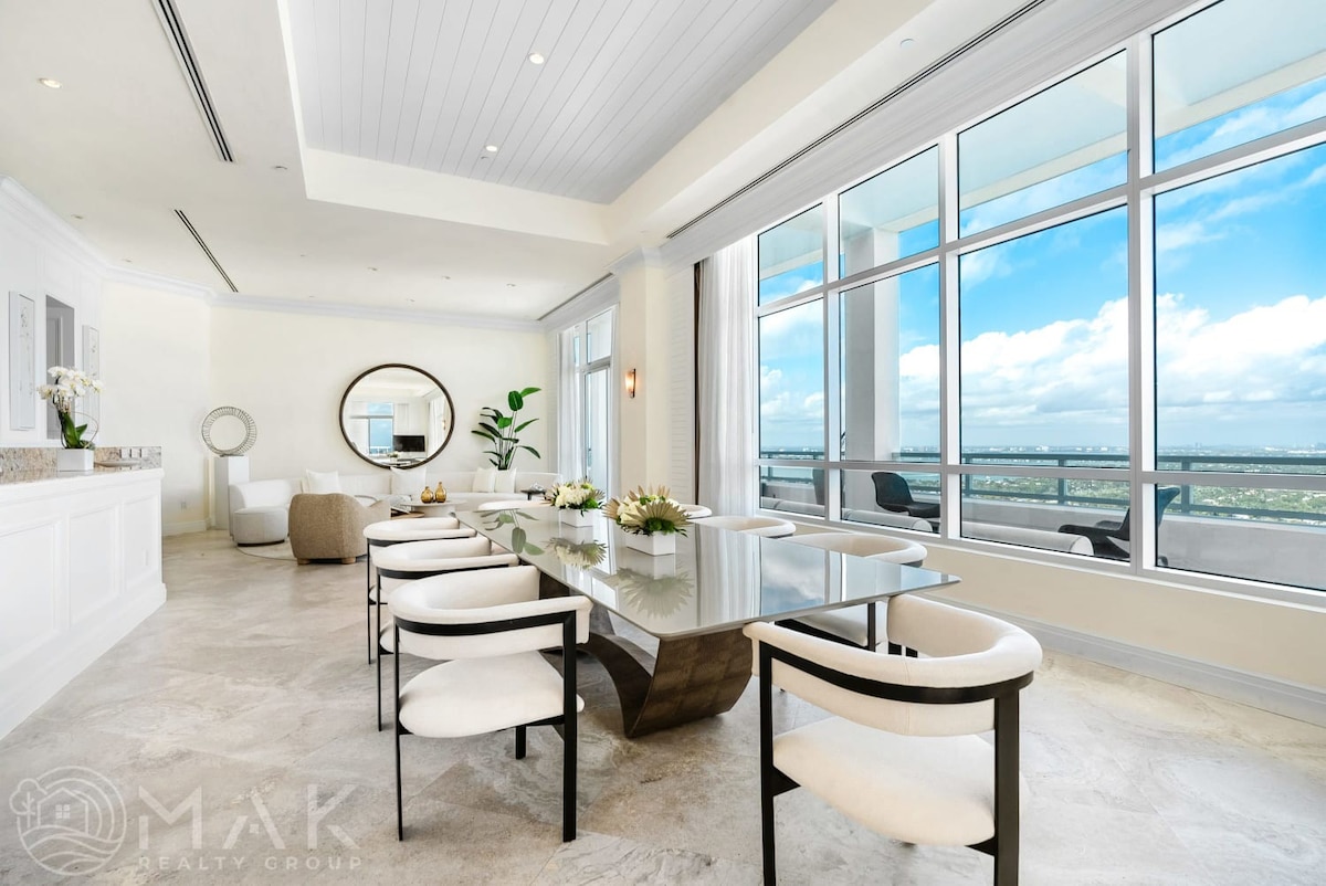 FontaineBleau Penthouse|Breakfast, Cabana, & Valet