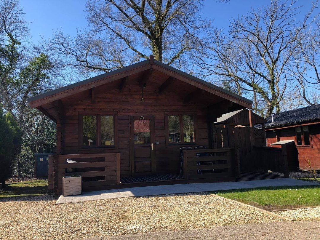 Pheasant Lodge with private covered hot tub