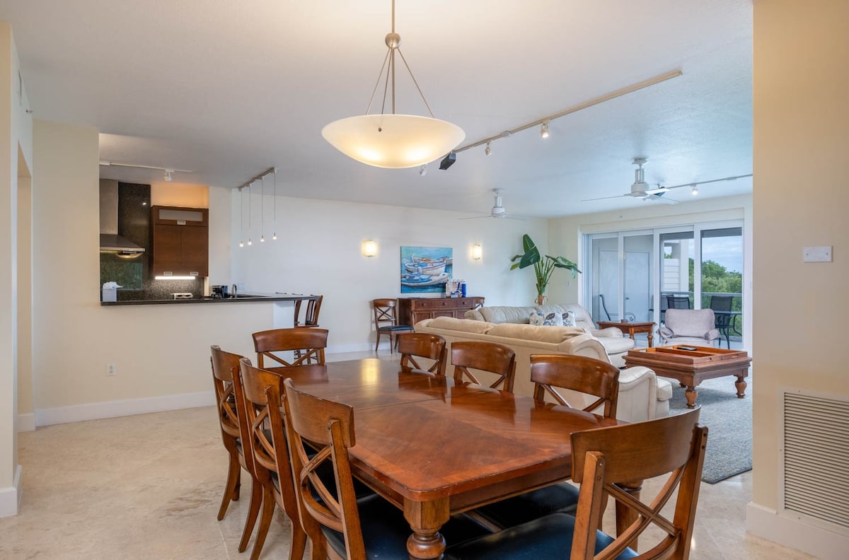 Luxury and an Oceanview! - 525 Mariners Club