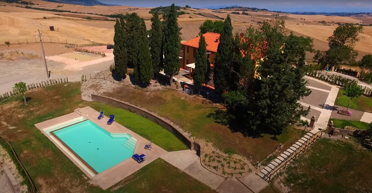Borgo del Silenzio w. private pool, all apartments