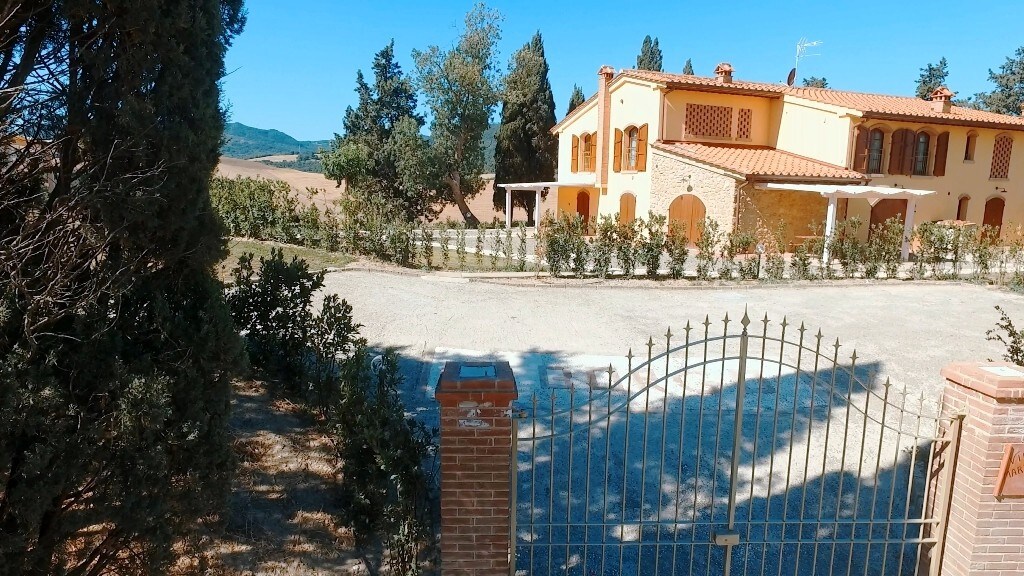 Borgo del Silenzio w. private pool, all apartments