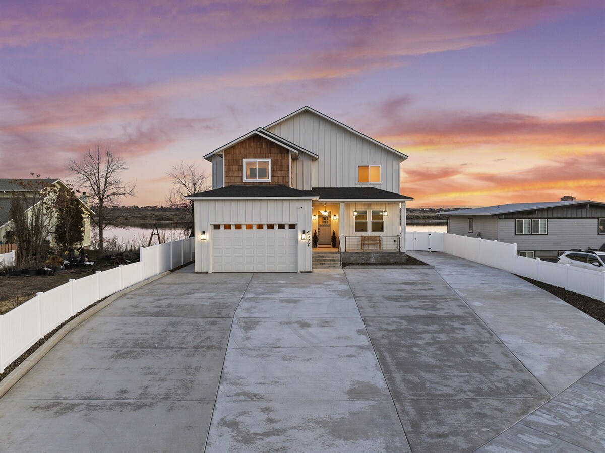 Peninsula Point - Lakefront Heated Pool & Hot Tub