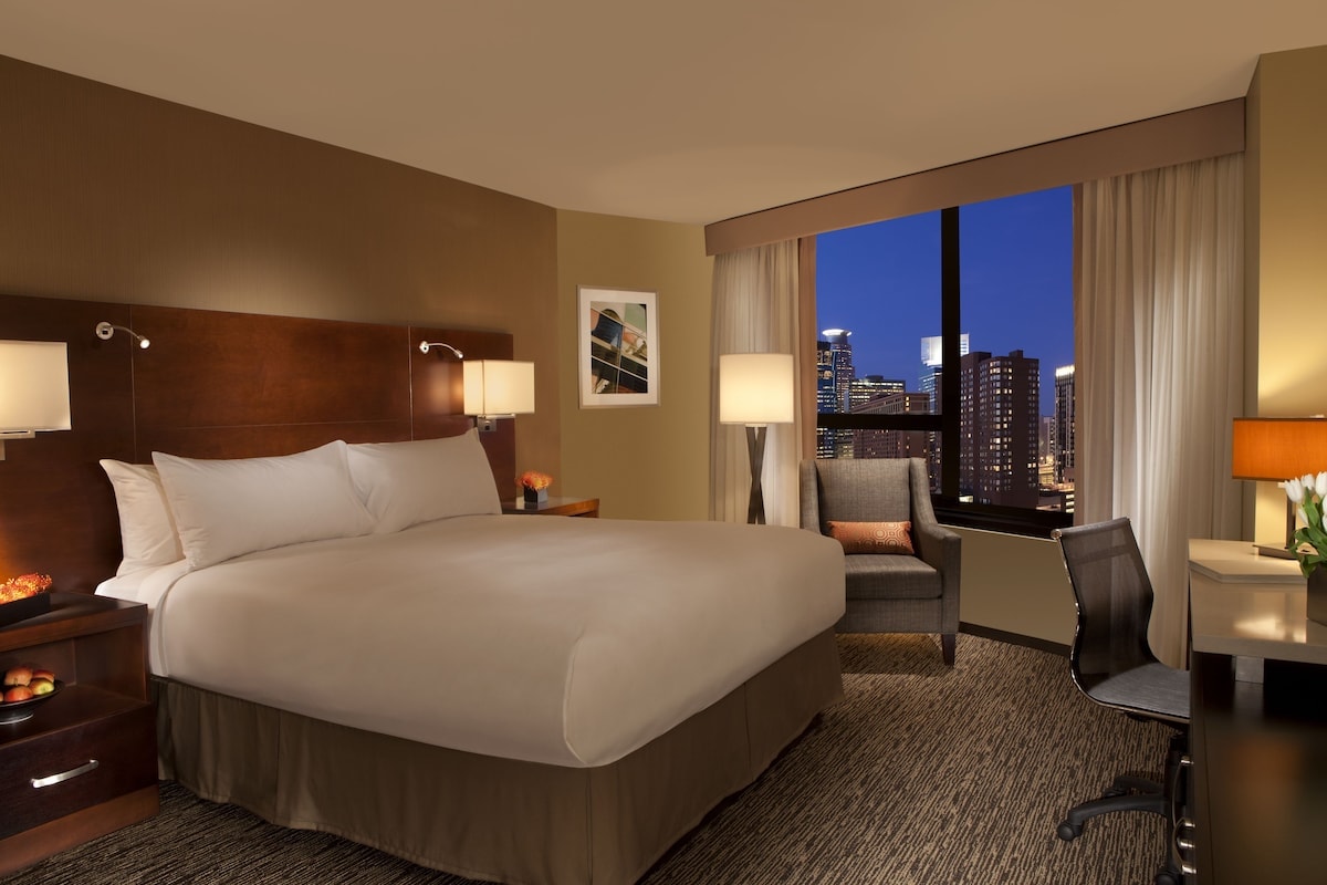 Superior King Room at Millennium Minneapolis, Pool