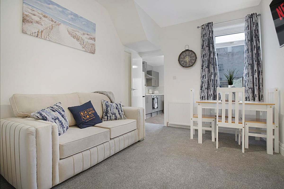 Seaside Haven on Newcomen Grove: Redcar Retreat