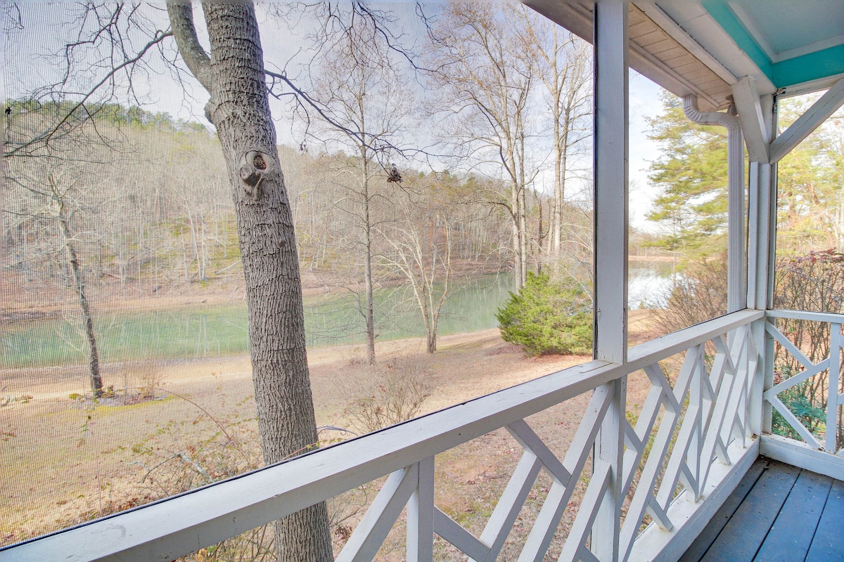 Dog-Friendly Home Near Carters Lake w/ Amenities