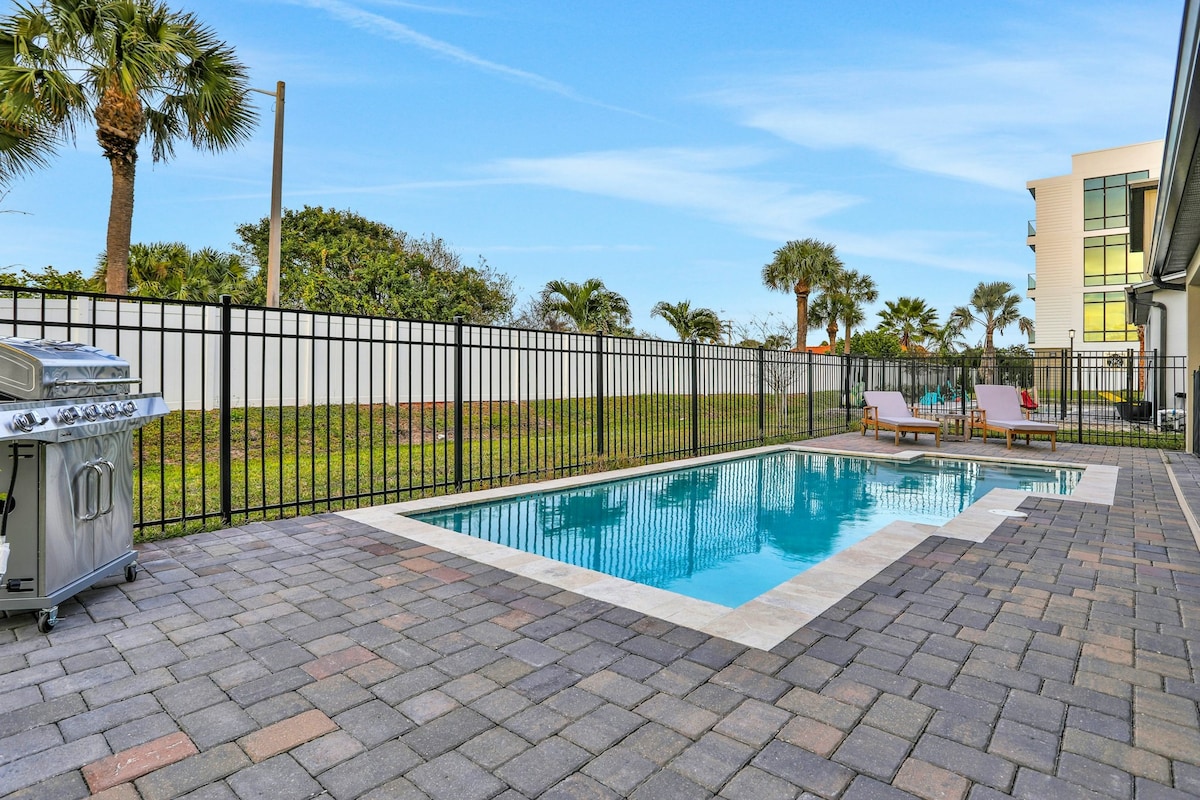 6BR beach home - pool, private beach access, games