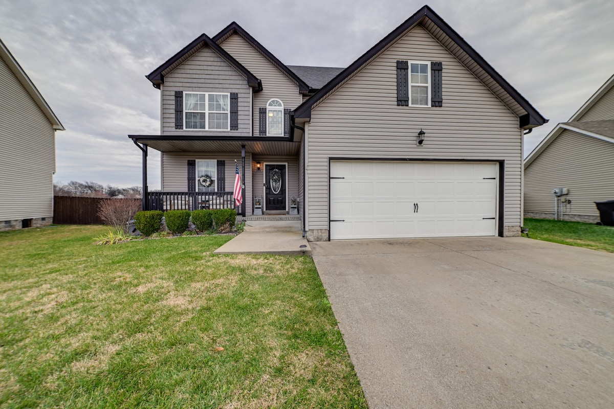 Family-Friendly Clarksville Home w/ Fire Pit!