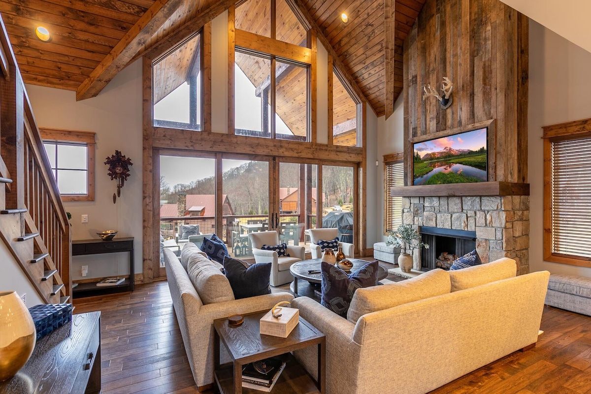 Price Peak - Eagles Nest home with Views