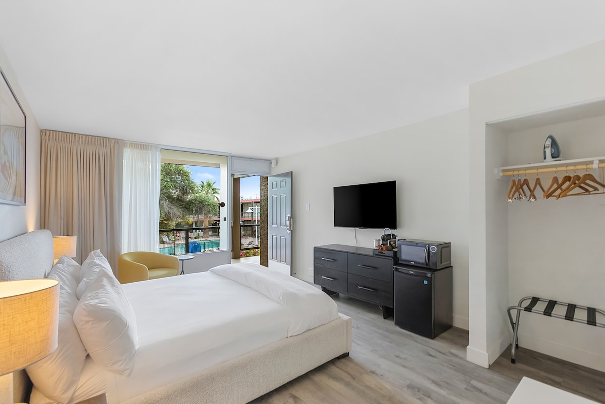 Bird of Paradise Suite with Complimentary Pet Stay