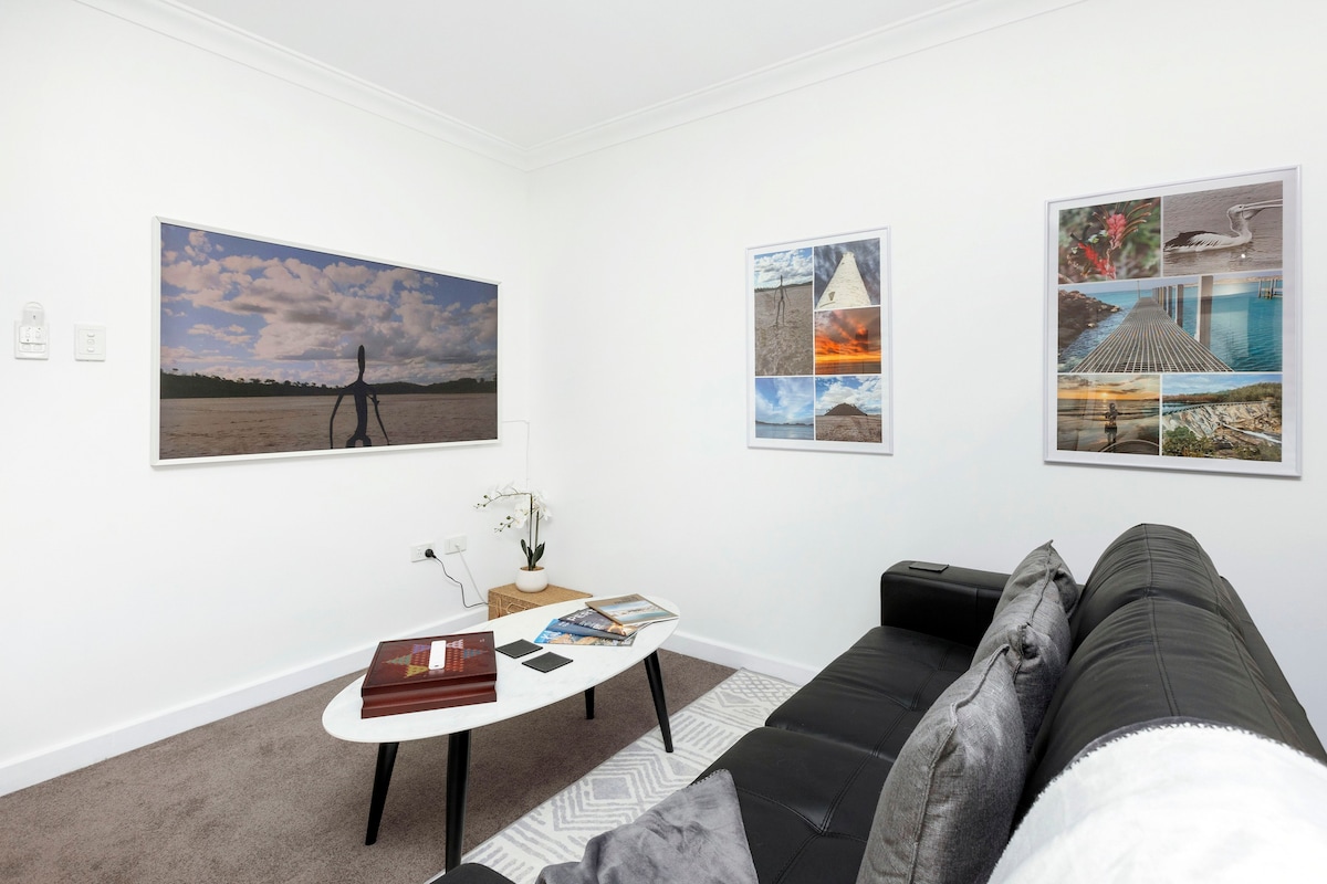 City View 1BR Gem on Mounts Bay Road