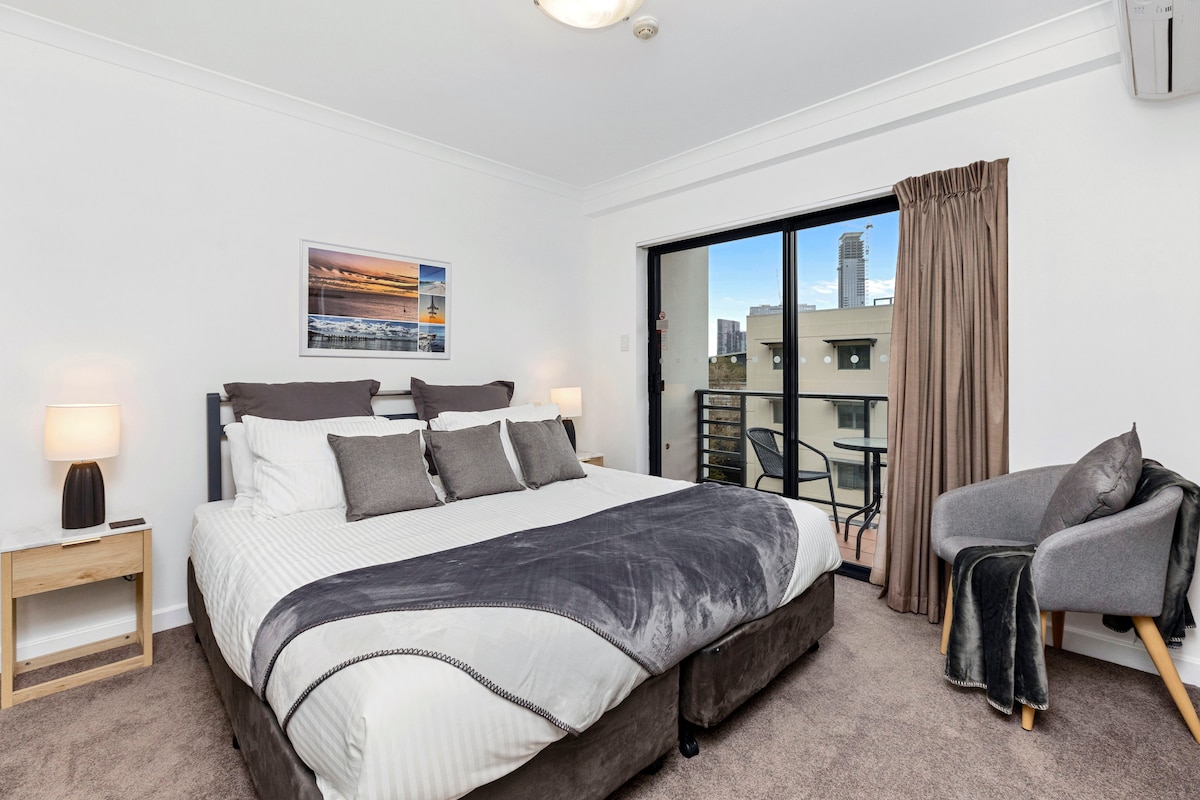 City View 1BR Gem on Mounts Bay Road