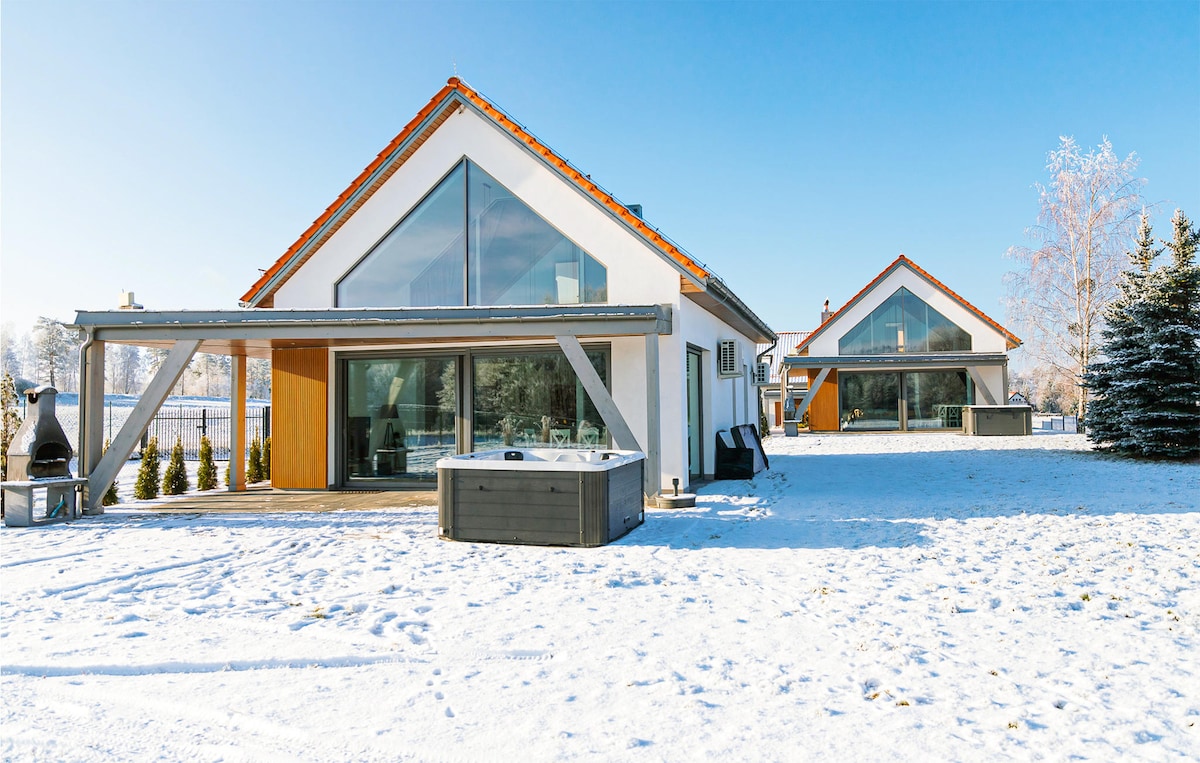 Beautiful home in Ryn with sauna