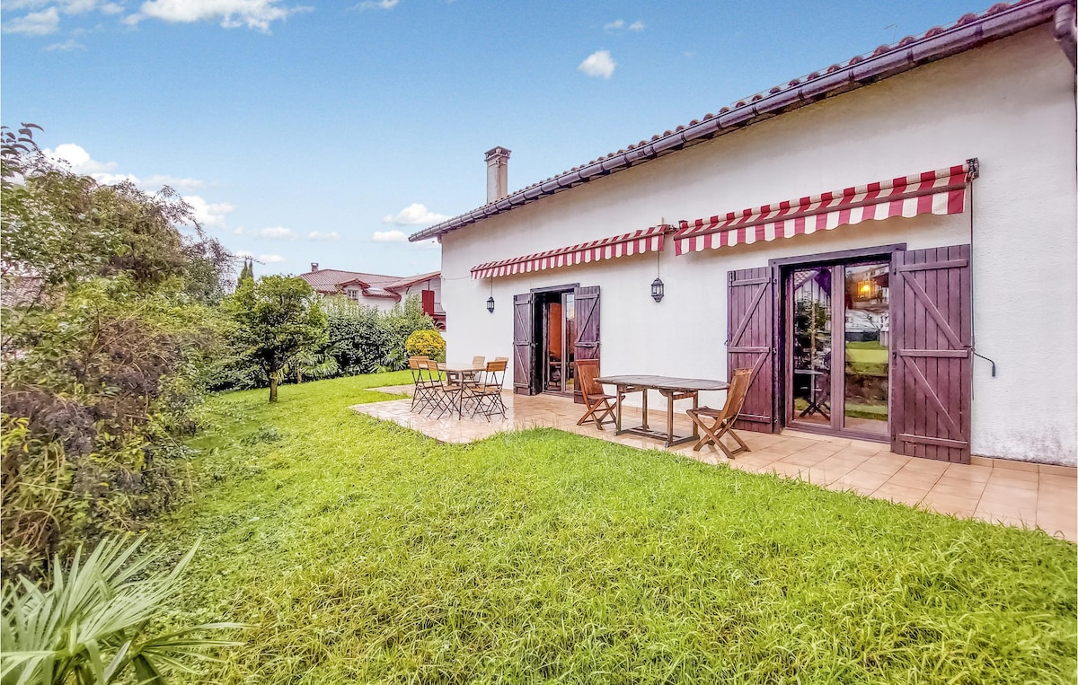 Lovely home in Hendaye with kitchen
