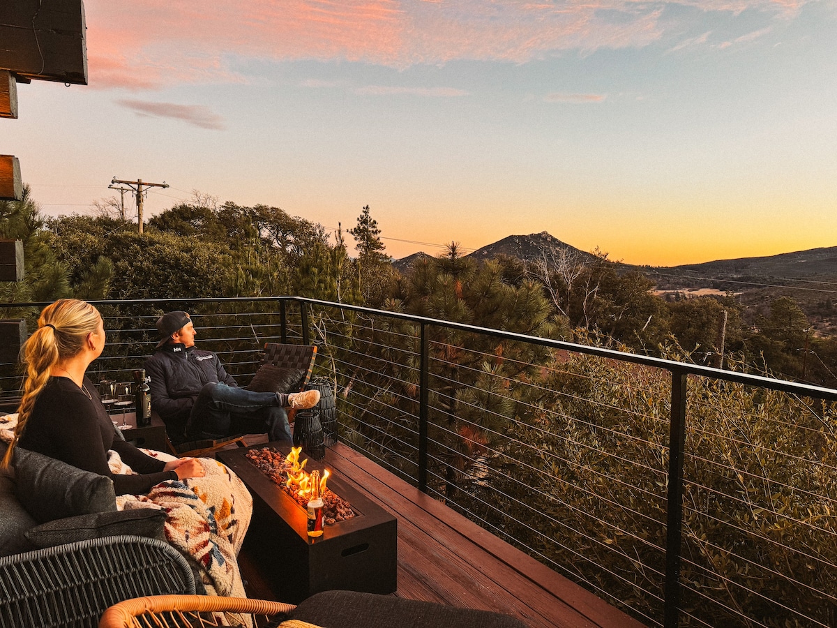 Cedar Hot Tub|Sunset Views|Luxurious