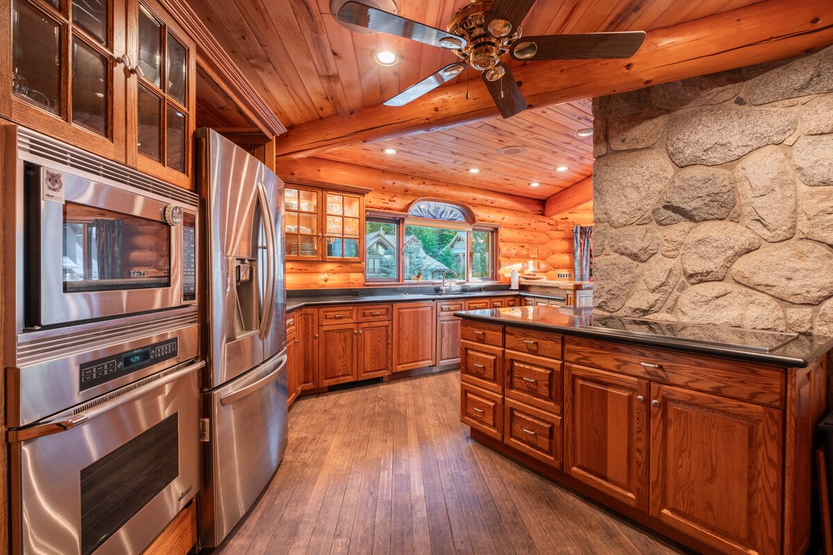 Luxury log chalet | Private hot tub | Ski-in/out